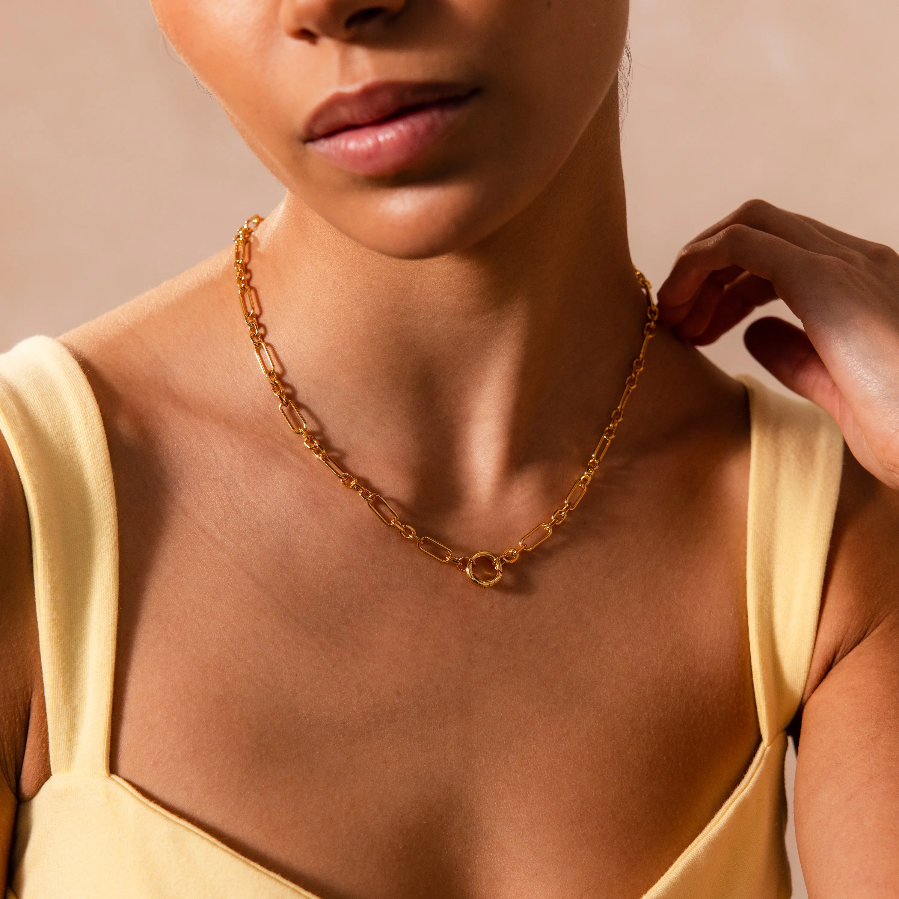 Rolo Circle Figaro Necklace in 18K Gold - Image 6