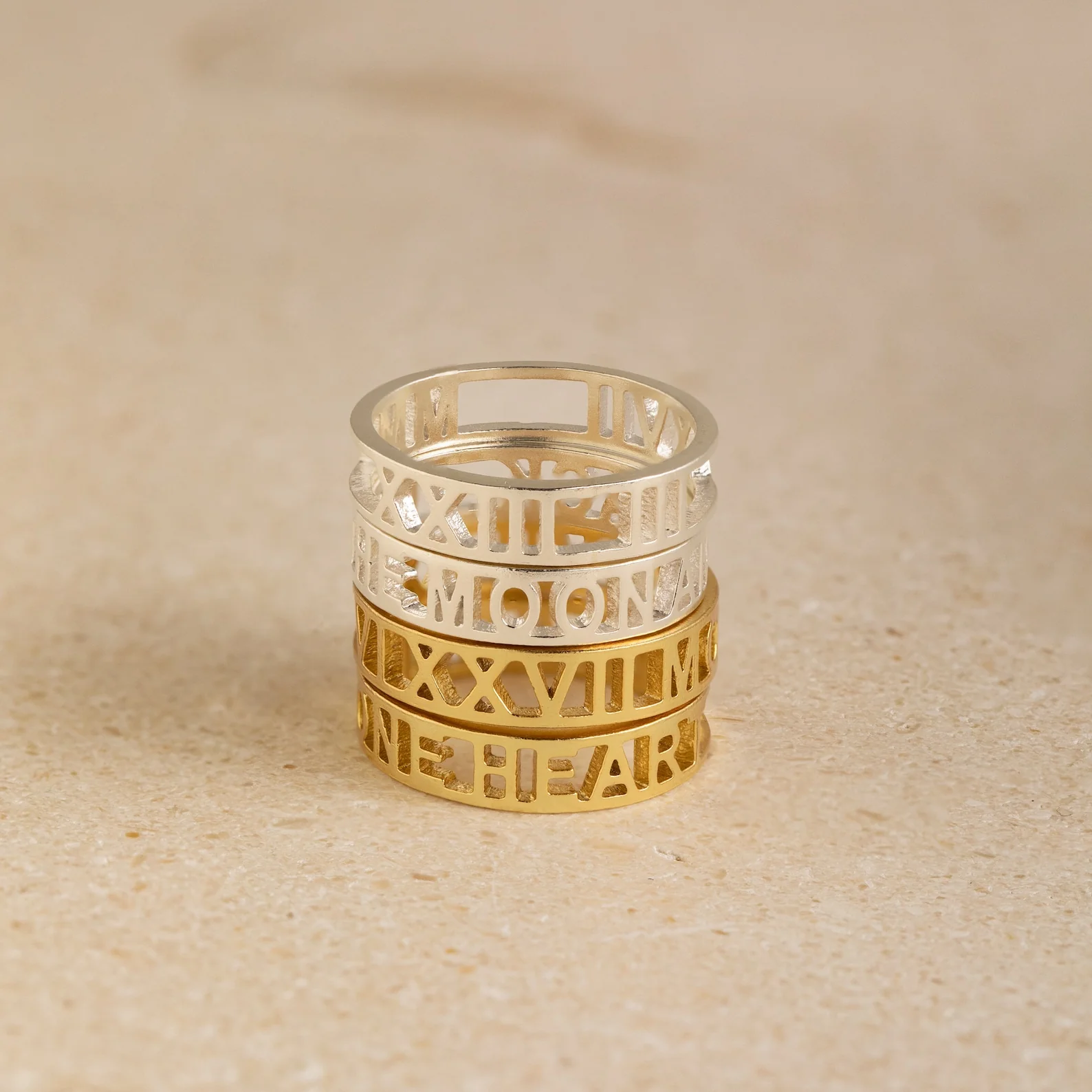 Roman Numerals Ring in 18K Gold - Image 3
