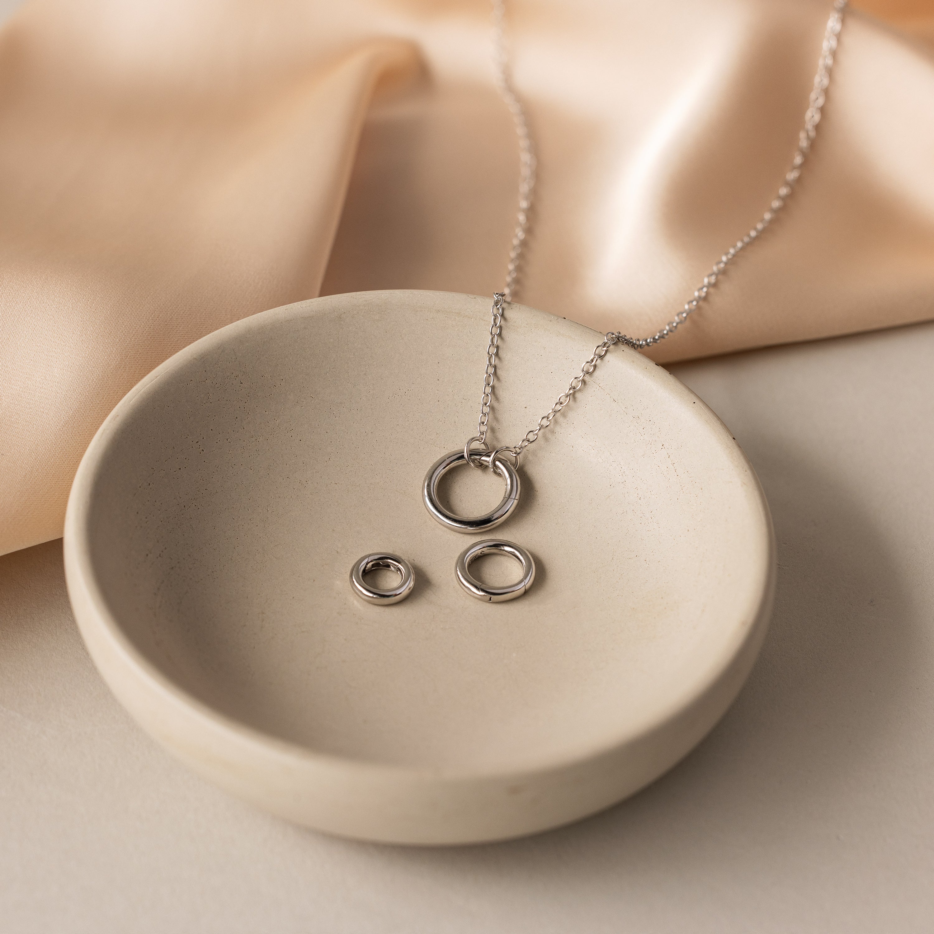 Round Carabiner Charm Set in Silver - Image 3