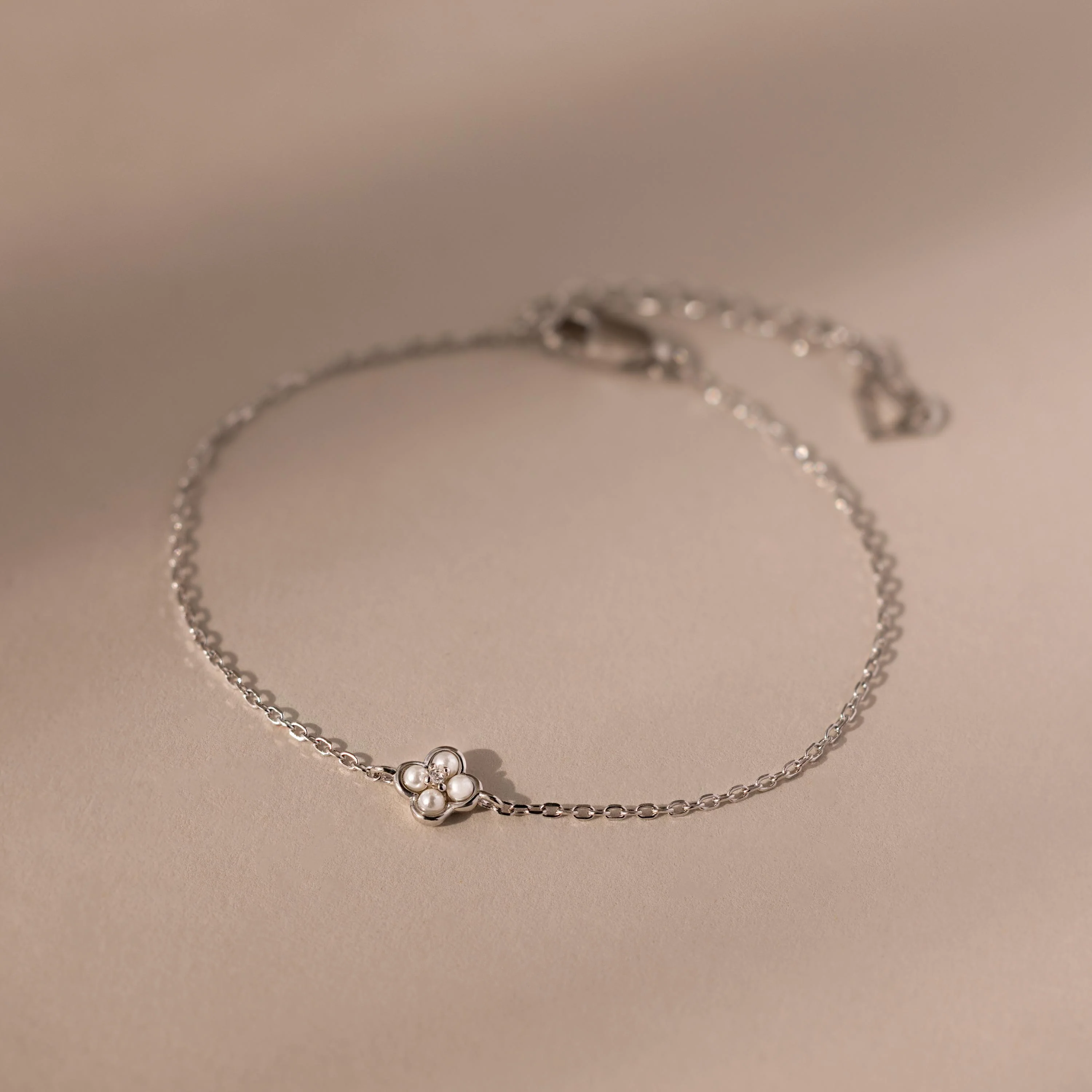 Rounded Pearl Flower Bracelet in Silver