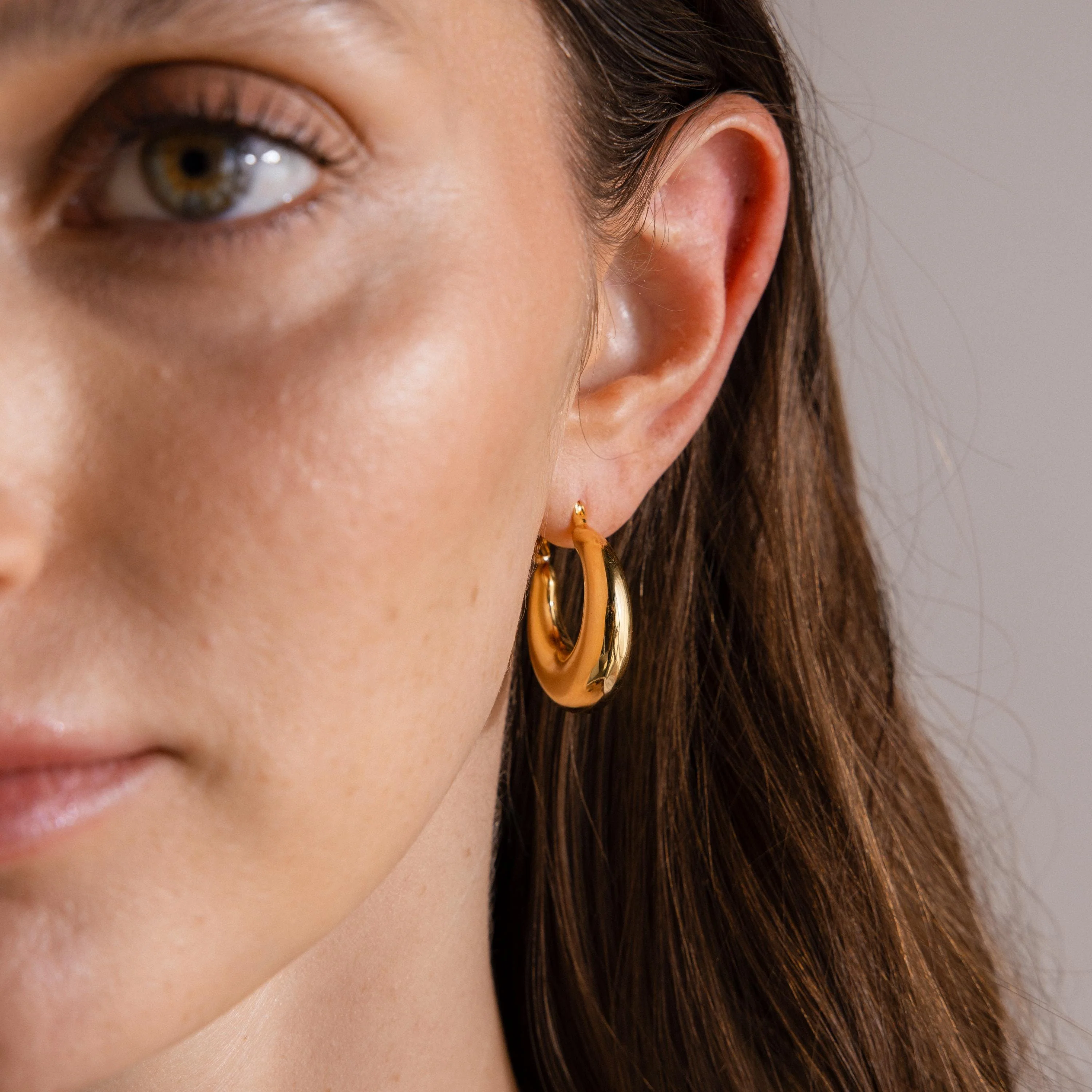 Sculpted Hoops in 18K Gold - Image 2