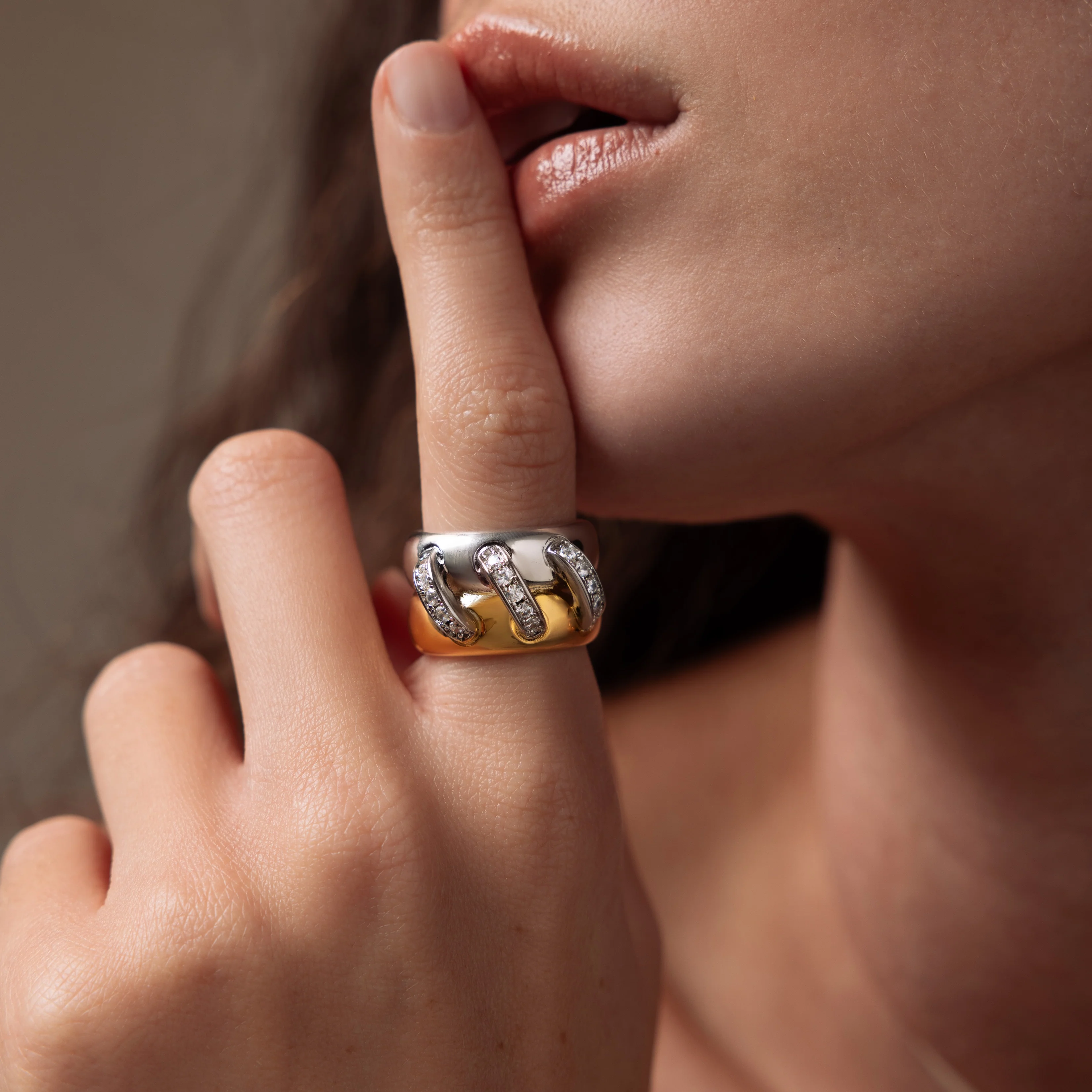 Sculpted Mixed Metal Link Ring - Image 4