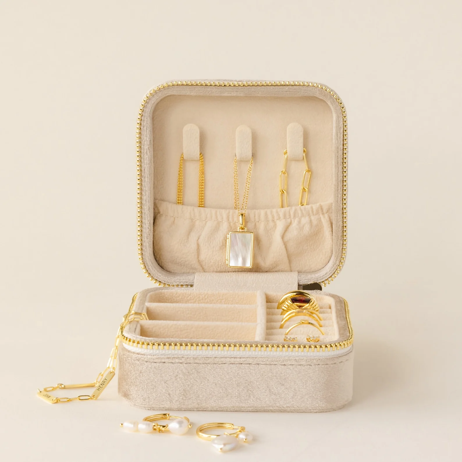 Square Velvet Jewelry Case - Image 4