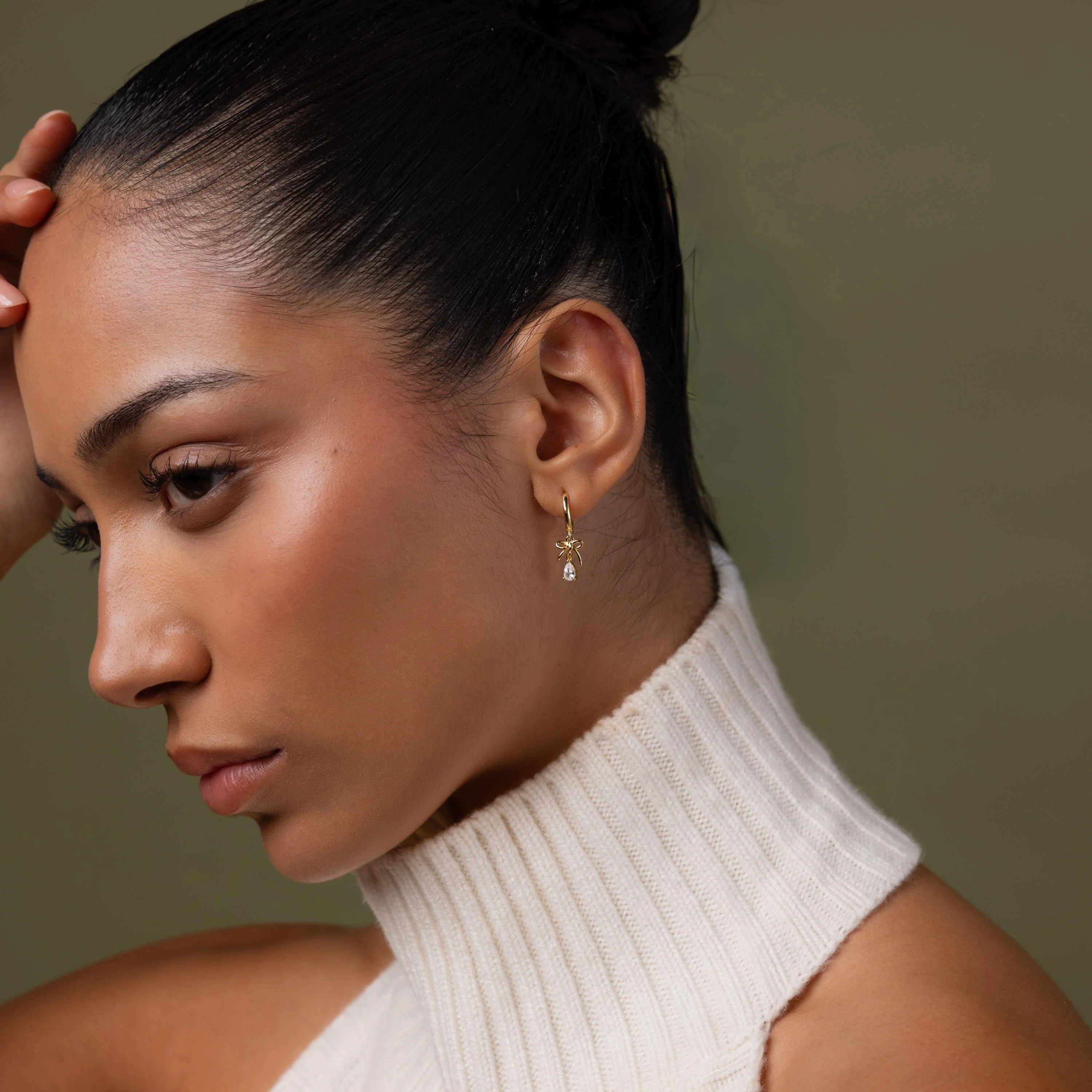 Teardrop Ribbon Charm Hoops in 18K Gold - Image 6