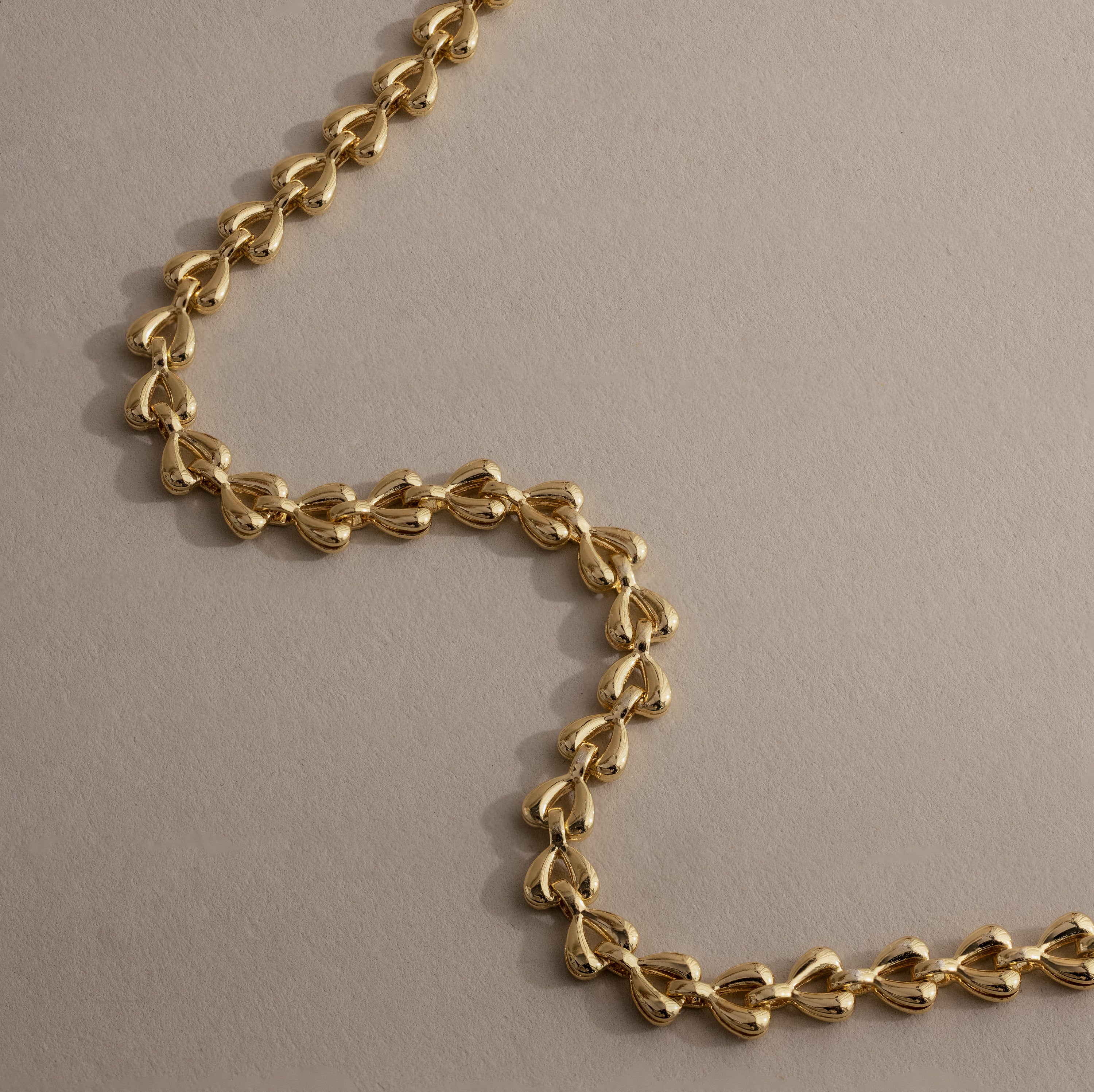 Tiny Link Heart Bracelet in 18K Gold - Image 3