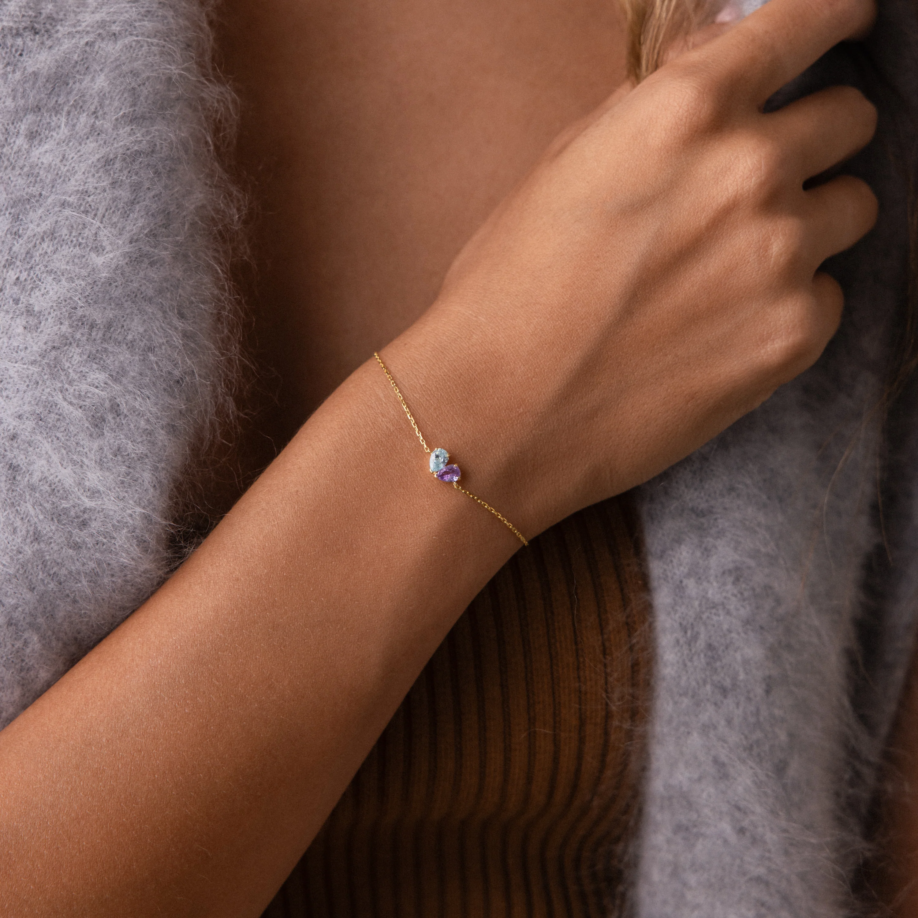 Toi et Moi Teardrop Heart Bracelet in 18K Gold - Image 2
