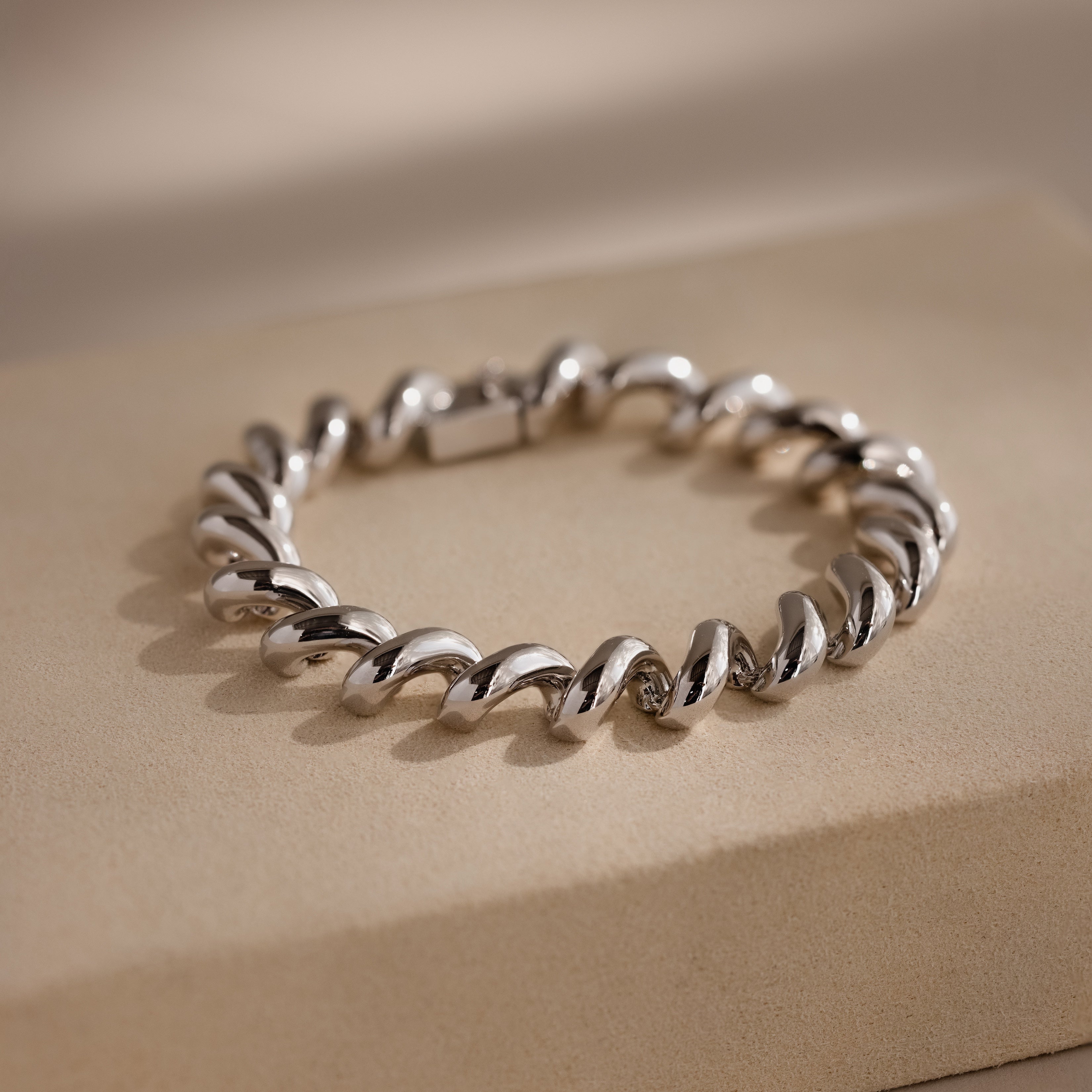 Twisted Chain Bracelet - Image 3