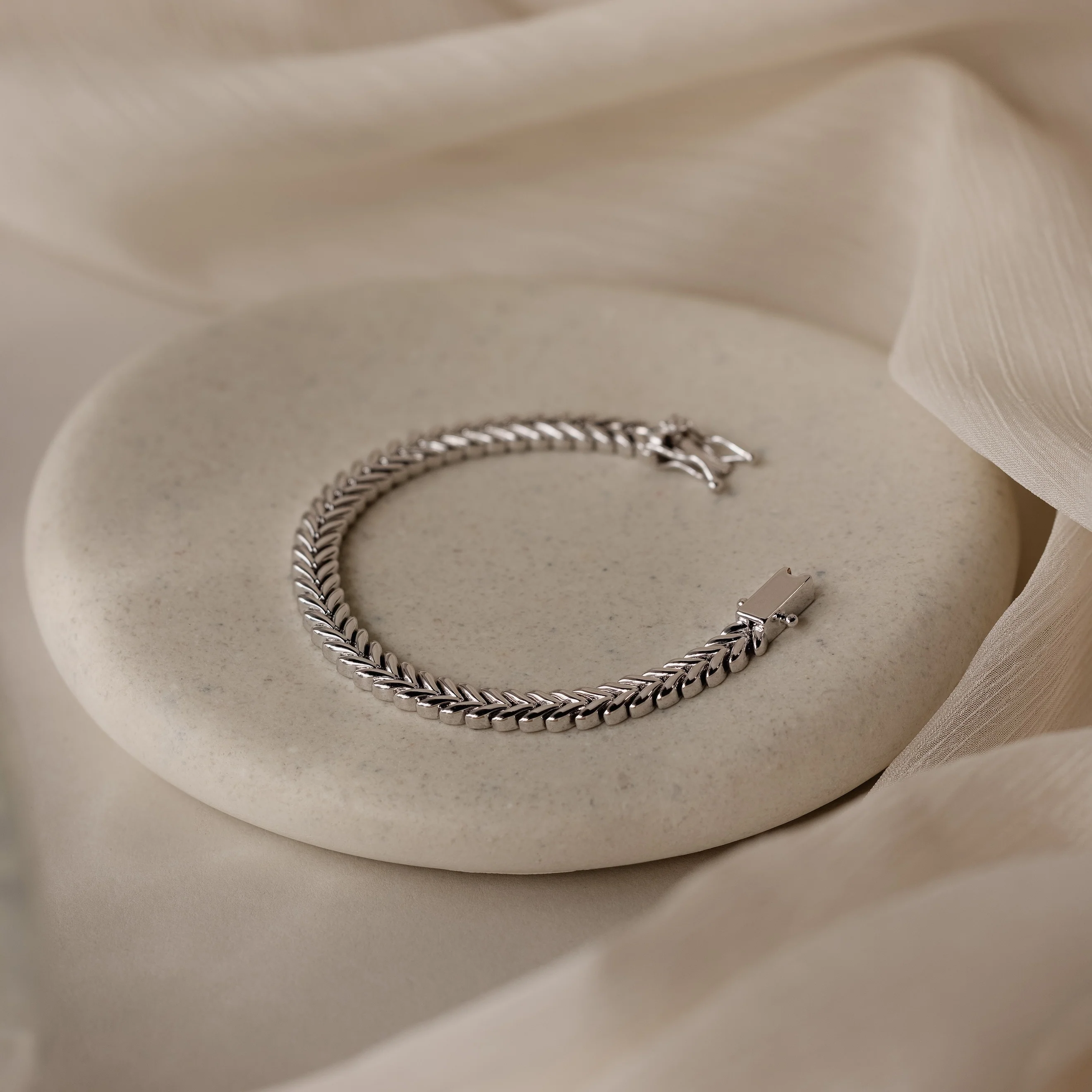 V-Link Chain Tennis Bracelet - Image 3