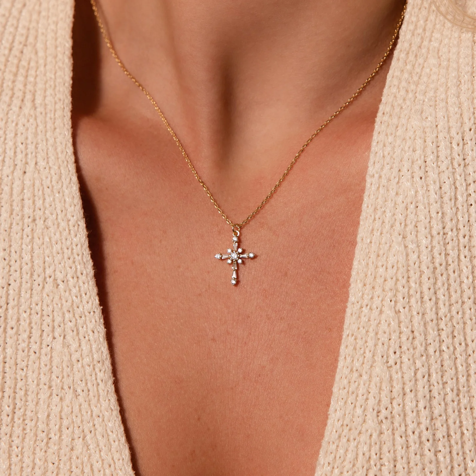 Vintage Diamond Cross Necklace in 18K Gold - Image 2