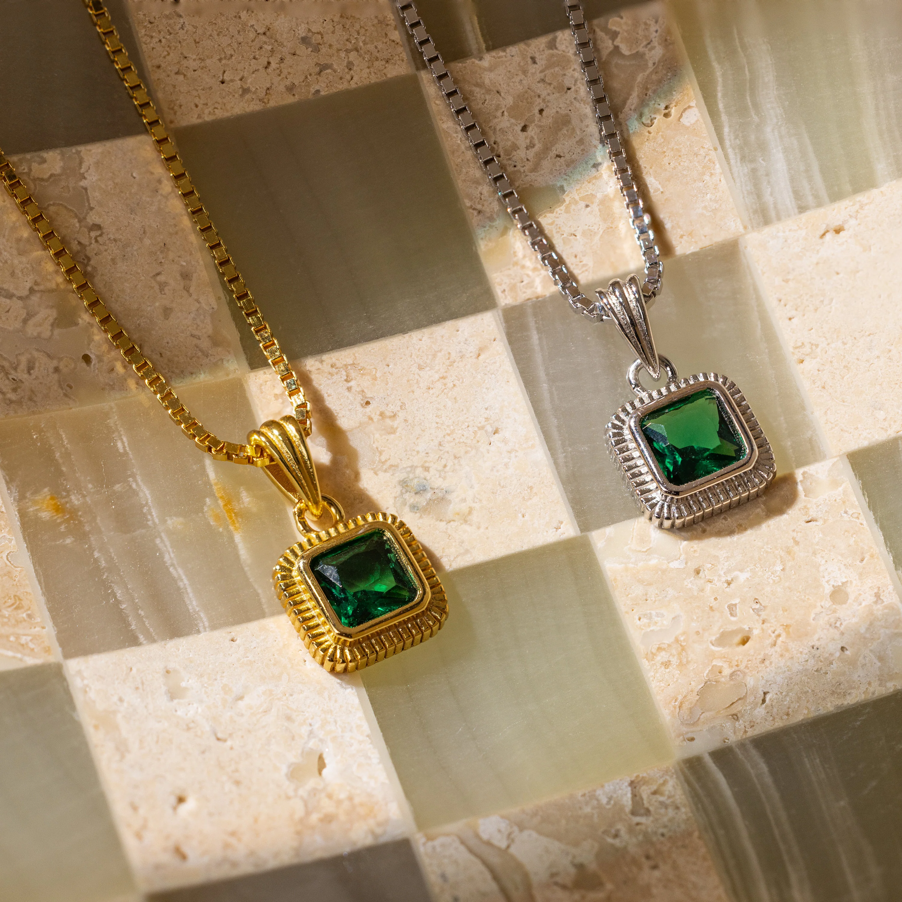 Vintage Emerald Pendant Necklace - Image 8