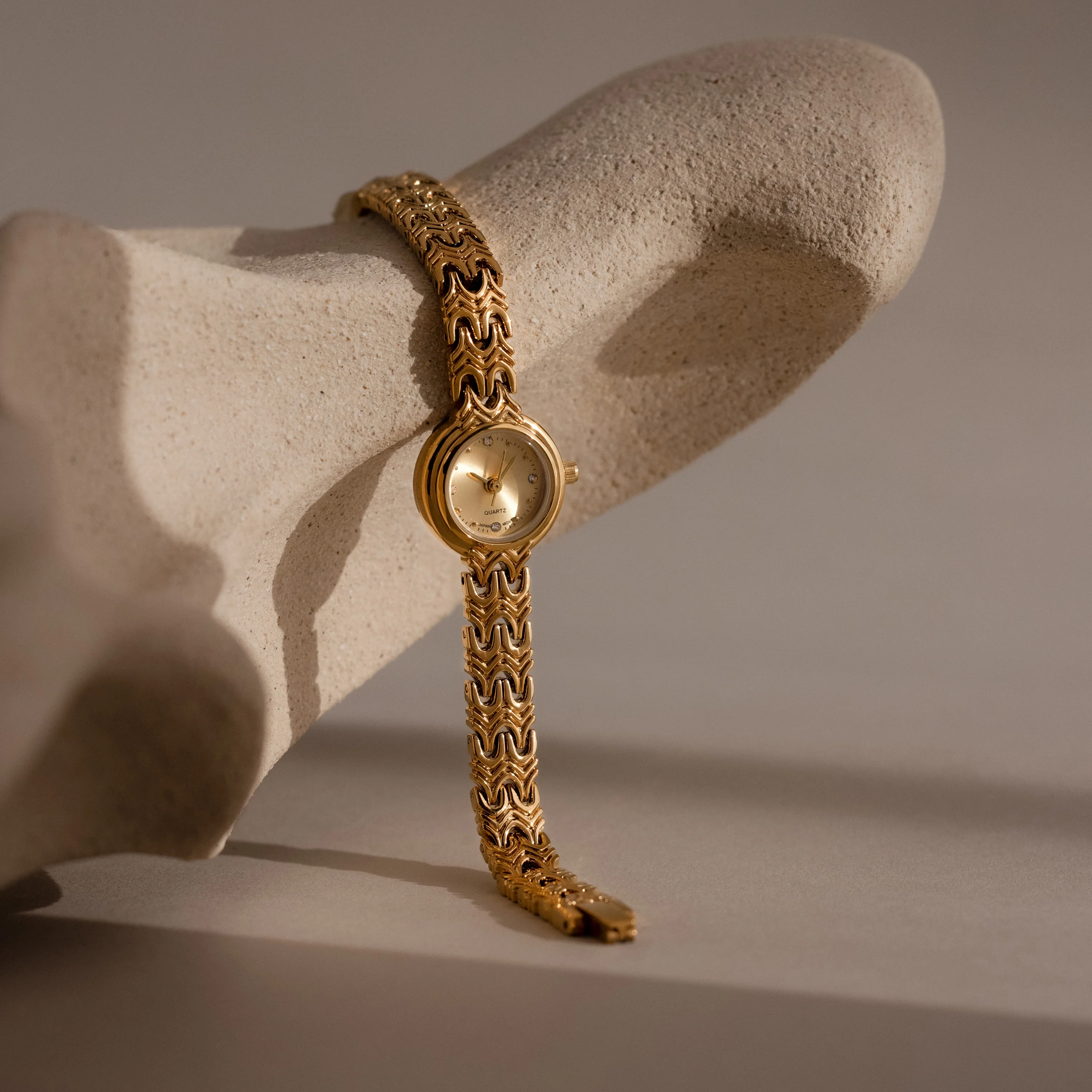 Wavy Link Timepiece - Image 5